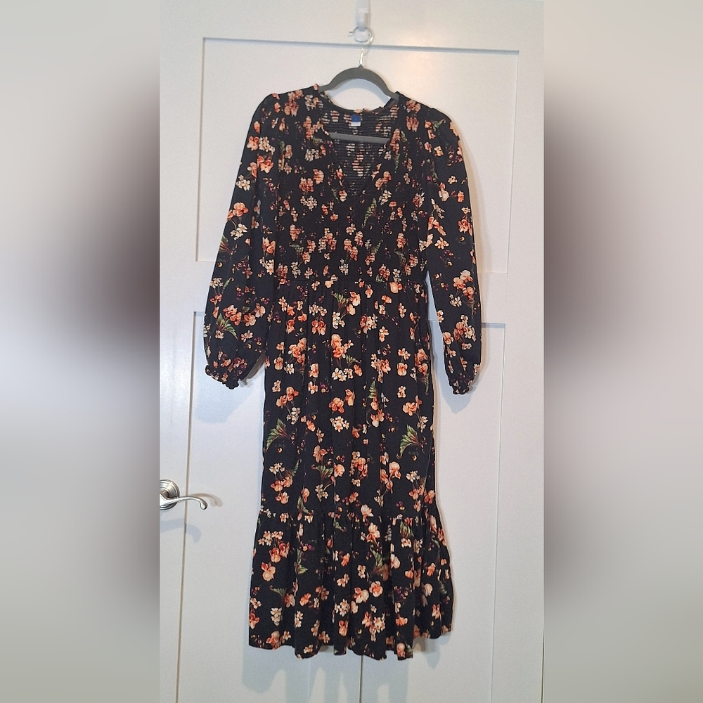 Old Navy Fit & Flare Long Sleeve Smocked Longer Midi Dress Floral Black Coral M